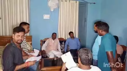 नावाडीह: नावाडीह में सांसद का जनता दरबार, ग्रामीणों की समस्याएं सुनीं, अधिकारियों को दिए समाधान के निर्देश