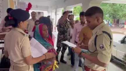 आरा: भोजपुर एसपी कार्यालय में जनता दरबार, फरियादियों की शिकायतों पर एसपी राज ने दिए त्वरित कार्रवाई के निर्देश