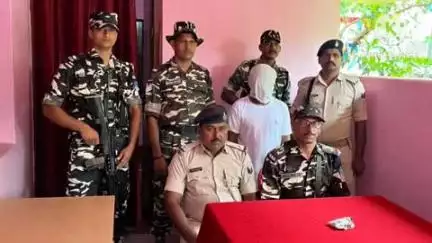 नरपतगंज: बेला बॉर्डर के समीप एसएसबी व पुलिस ने 12 ग्राम ब्राउन शुगर के साथ एक नेपाली तस्कर को किया गिरफ्तार