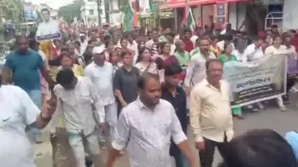 শ্রীরামপুর-উত্তরপাড়া: বিজেপির বাংলা ভাষা ও বাঙালির প্রতি অপমানের প্রতিবাদে মুখ্যমন্ত্রীর নির্দেশে শ্রীরামপুরে প্রতিবাদ মিছিল