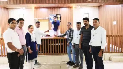 पत्रकारों ने माउंट आबू हमले के विरोध में तहसीलदार को सीएम के नाम ज्ञापन दिया