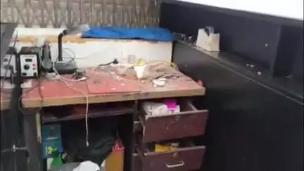 सीतापुर शहर कोतवाली क्षेत्र के शास्त्री नगर मोड़ के पास सैमसंग की दुकान से 200 मोबाइल लेकर हुए कर फरार