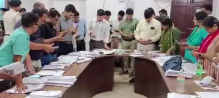 पूर्णिया पूर्व: सदर अनुमंडल कार्यालय में गणना प्रपत्र अपलोडिंग के कार्य का किया गया स्थलीय निरीक्षण