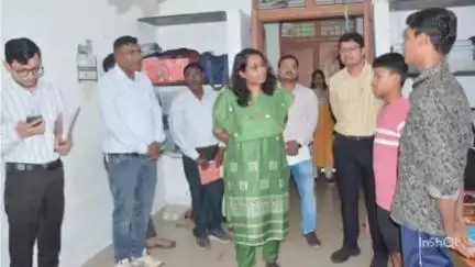 एकलव्य विद्यालय का निरीक्षण करते हुए कलेक्टर ने साफ-सफाई और गुणवत्ता पर जोर दिया, जिम्मेदार अधिकारियों को दिए निर्देश