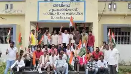 पखांजूर: बिजली दरों में वृद्धि के विरोध में कांग्रेस कार्यकर्ताओं ने किया बिजली कार्यालय का घेराव