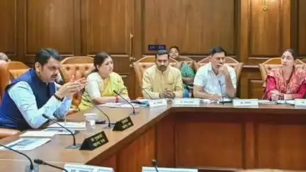 पालघर: मुख्यमंत्री देवेंद्र फडणवीसांच्या अध्यक्षतेत विधानभवन येथे वसई विरार महानगरपालिका क्षेत्र प्रकल्प संदर्भात आढावा बैठक