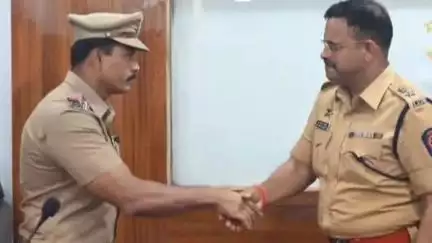 वैजापूर: खंडाळा येथील संवेदनशील प्रकरण योग्य रित्या हाताळले,पोलिस निरीक्षक ताईतवाले यांचा एसपी यांनी सन्मानपत्र देऊन केला गौरव