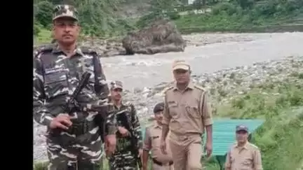 पिथौरागढ़: आगामी पंचायत चुनाव के दृष्टिगत अंतर्राष्ट्रीय सीमाओं पर पुलिस की संयुक्त गश्त जारी