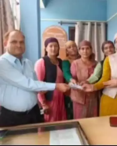 करसोग: नायब तहसीलदार बगस्याड़ के माध्यम से एसडीएम करसोग को सौंपी आपदा सहायता राशि