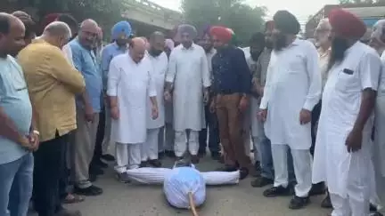 ਖੰਨਾ: MLA ਹੈਨਰੀ 'ਤੇ MLA ਗਿਆਸਪੁਰਾ ਖਿਲਾਫ ਇਤਰਾਜਯੋਗ ਭਾਸ਼ਾ ਇਸਤੇਮਾਲ ਕਰਨ ਦੇ ਇਲਜ਼ਾਮ ਲਗਾਉੰਦਿਆਂ ਦੋਰਾਹਾ ਵਿਖੇ ਜਥੇਬੰਦੀਆਂ ਨੇ ਕੀਤਾ ਪ੍ਰਦਰਸ਼ਨ