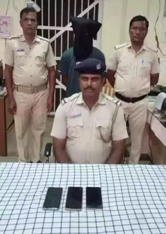 ପୁରୀ ମ୍ୟୁନିସିପାଲଟି: ଶ୍ରୀ ସେତୁ ନିକଟରେ ଥିବା ଲେବର ରୁମରୁ ମୋବାଇଲ ଚୋରି ଅଭିଯୋଗରେ ଟାଉନ ଥାନା ଦ୍ୱାରା ଜଣେ ଗିରଫ