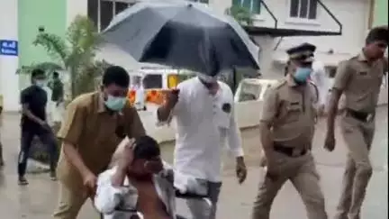 ഒറ്റപ്പാലം: ഒറ്റപ്പാലം കോടതി വളപ്പിൽ ബി.ജെ.പി-എസ്.ഡി.പി.ഐ സംഘർഷം, കസ്റ്റഡിയിലെടുത്തയാളെ പോലീസ് മർദ്ദിച്ചതായി പരാതി