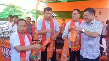 ডিফু: ডিফুৰ চিফং চাজিৰ গাঁৱত বিজেপিৰ বৃহৎ গণ যোগদান কাৰ্যসূচী, উপস্থিত কাকৰ চিইএম তুলিৰাম ৰংহাং