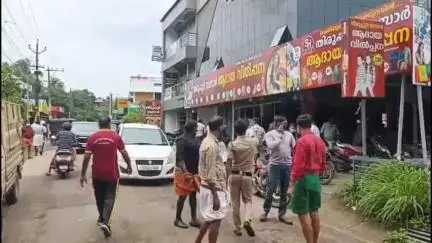 മണ്ണാർക്കാട്: കുമരംപുത്തൂരിലെ നിപാ കണ്ടെയ്ൻമെന്റ് സോണിൽ യുവാവും പോലീസും തർക്കം, യുവാവിനെ മർദ്ദിക്കുന്നതിന്റെ ദൃശ്യം പുറത്ത്