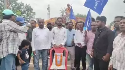 ଝାରସୁଗୁଡା: ଏଫଏମ କଲେଜ ଛାତ୍ରୀ ମୃତ୍ୟୁ ଘଟଣାକୁ ନେଇ ଜିଲ୍ଲା ଛାତ୍ର ସାମ୍ମୁଖ୍ୟ ପକ୍ଷରୁ ପୁରୁଣା ବସ ଷ୍ଟାଣ୍ଡ ନିକଟରେ ବିକ୍ଷୋଭ ପ୍ରଦର୍ଶନ
