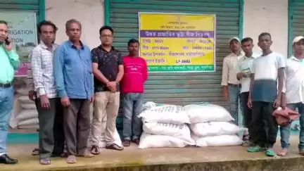 পাড়া: পাড়া ব্লকের কৃষাণ মান্ডিতে ব্লক এলাকার চাষীদের উন্নত মানের বাদাম, অড়হর ও ভুট্টা বীজ প্রদান করা হল