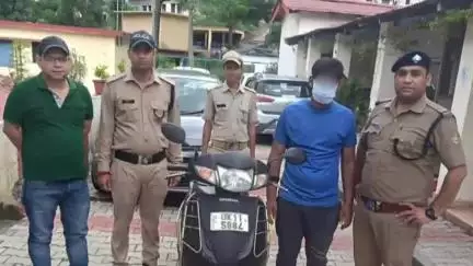कर्णप्रयाग: 24 घंटे के भीतर स्कूटी चोरी का कर्णप्रयाग पुलिस ने किया खुलासा, शातिर वाहन चोर गिरफ्तार; चोरी की स्कूटी बरामद
