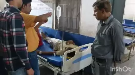 नरहट: मीनापुर के पास एक युवक को पैर में सांप ने काटा, अस्पताल में कराया भर्ती