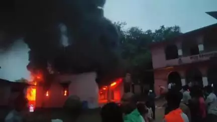 धमदाहा: राजघाट गरेल में स्थित पंचायत भवन में लगी आग, सभी सामान जलकर हुआ राख