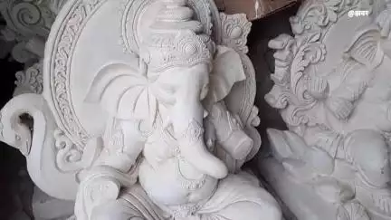 खंडवा नगर: गणेश चतुर्थी को लेकर श्री गणेश प्रतिमा को अंतिम रूप देने में जुटे कलाकार