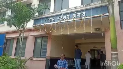 शेगाव: एका अज्ञाताने वयोवृद्ध इसमाची हातातील अंगठी घेऊन फरार झाल्याची घटना कृषी उत्पन्न बाजार समितीच्या गेट जवळ घडली