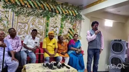 गिधौर: जन सुराज कार्यकर्ताओं ने गिद्धौर रेलवे स्टेशन रोड स्थित एक भवन में बैठक की