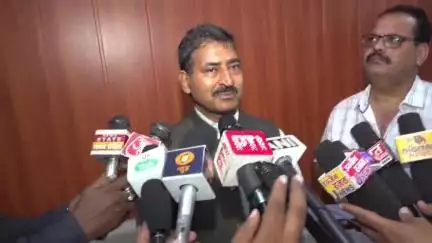 रेलवे के नवागत जीएम विवेक कुमार गुप्ता ने रेलवे स्टेशन पर पत्रकार वार्ता में रेलवे के कार्यों की जानकारी दी
