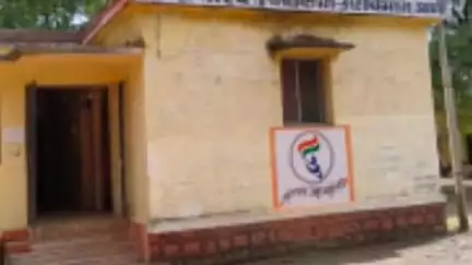 आर्णी: कामाचे 2 % मागणे उपअभियंत्याला भोवले ;लाचेची रक्कम स्वीकारतांना  रंगेहाथ पकडले