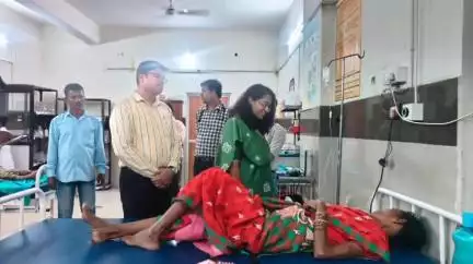अंबागढ़ चौकी पहुंचकर कलेक्टर तूलिका प्रजापति ने विभिन्न शासकीय कार्यालयों का किया निरीक्षण