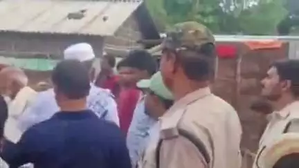 कोचाधामन: विधायक ने भवानीगंज सहित कई गांवों में तीन सड़कों के निर्माण कार्य का किया शिलान्यास