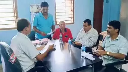 সাব্রুম: স্মার্ট মিটার বদ্ধের দাবিতে ত্রিপুরা বিদ্যুৎ নিগম সাব্রুম শাখার সিনিয়র ম্যানাজারের নিকট ডেপুটেশন প্রদান করেন সিপিআই(এম)