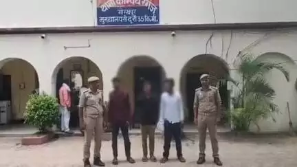 कैंपियरगंज: भगवानपुर टोला के पास शिवपुर मार्ग पर मंदिर से जल चढ़ाकर लौट रही महिला का चैन छीनने वाले तीन बाइक सवार बदमाश गिरफ्तार