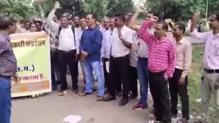 सुकमा: अधिकारी-कर्मचारी फेडरेशन जिला इकाई सुकमा ने अपनी मांगों को लेकर मुख्यमंत्री के नाम ज्ञापन सौंपा