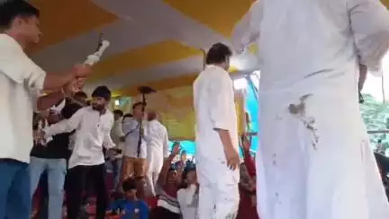 धमदाहा: जनसुराज के नेता प्रशांत किशोर ने धमदाहा हाई स्कूल खेल मैदान में विशाल जनसभा को संबोधित किया