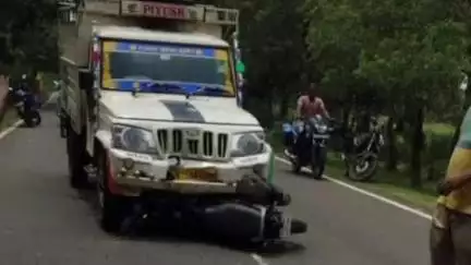 पालोजोरी: पालोजोरी मार्ग पर जमुआसोल चर्च के पास पिकअप-बाइक की टक्कर, 3 बाइक सवार गंभीर, देवघर रेफर, पिकअप चालक फरार