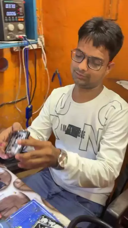 झरिया ऊपरकुलहि मे हीरा मोबाईल शॉप 📲70041 65466👇👇👇
#short
#viralvideoシ