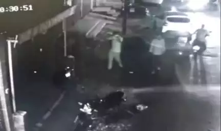 तानसेन: तानसेन नगर में कार से आए चोर बाइक उठा ले गए, घटना सीसीटीवी में कैद