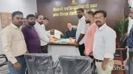 वाशिम: घरकुलाचे थकीत हप्ते त्वरित देण्याच्या मागणीसाठी बसपाचे जिल्हाधिकारी यांना निवेदन
