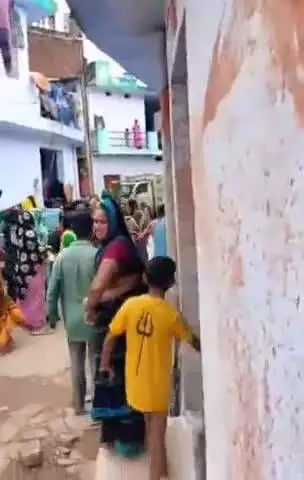 चीनोर: ग्वालियर: पारस विहार कॉलोनी में दो पक्षों के बीच जमकर मारपीट, वीडियो वायरल