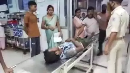 गुमला: करम डिपा चौक के पास बाइक ने दो युवकों को मारी टक्कर, चालक फरार