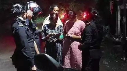 বারুইপুর: বারুইপুর পুলিশ জেলার উইনার্স টিমের সদস্যরা সোনারপুর থানার বিভিন্ন এলাকা মহিলাদের সুরক্ষাত্তে টহলদারি চালালেন