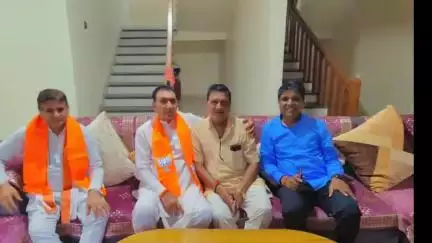 खुजनेर: राज्यमंत्री नारायण सिंह पंवार ने ब्यावरा में रामबाबू पालीवाल के निवास पर की मुलाकात