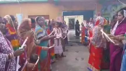ସୋର: ଫକୀରମୋହନ କଲେଜ ଛାତ୍ରୀ ସୌମାଶ୍ରୀ ବିଶିଙ୍କ ଅମର ଆତ୍ମାର ସଦଗତି ନିମନ୍ତେ ମଙ୍ଗଳପୁରରେ କ୍ୟାଣ୍ଡେଲ ଶୋଭାଯାତ୍ରା
