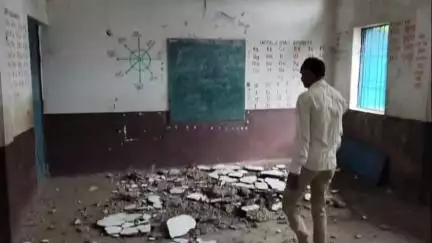 नागौद: शासकीय हाई स्कूल इटमा का भवन जर्जर, भरभरा कर गिरी छत