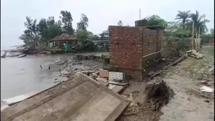 নামখানা: মৌসুনি দ্বীপের নদী বাঁধের বেহাল অবস্থা স্থানীয় বাসিন্দারা চাইছে তাই কংক্রিটের বাঁধ নির্মাণ #jansamasya