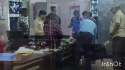 ଖୋର୍ଦ୍ଧା: ବାଲିପାଟଣା ସବ୍ ରେଜିଷ୍ଟର କାର୍ଯ୍ୟଳୟରେ ଲାଞ୍ଚ ନେବା ବେଳେ ଧରାପଡିଲେ କନିଷ୍ଠ କିରାଣି
