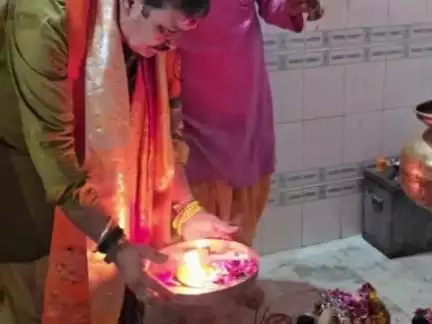सारंगपुर: राज्य मंत्री गौतम टेटवाल ने सारंगपुर रामेश्वर महादेव मंदिर में जलाभिषेक कर पूजा की, लोगों ने किया भव्य स्वागत