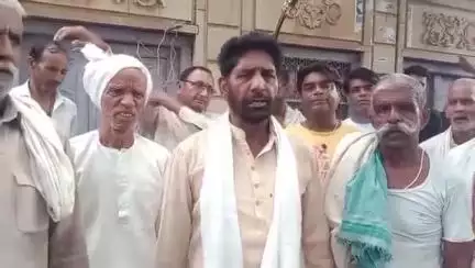 मध्यप्रदेश के भिण्ड जिले कि नगर परिषद मौ में ग्राम पंचायत बड़ेरा में सम्पन्न हुई भागवत कथा में यादव कथा वाचक को चेंज कर के ब्राह्मण समाज के कथा वाचक से भागवत कथा कराने को लेकर मुद्दा तूल पकड़ता जा रहा है आज पूर्व नगर परिषद अध्यक्ष राजेन्द्र