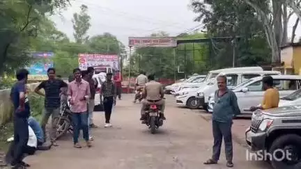 विदिशा नगर: विदिशा: रानी दुर्गावती उद्यान में जुआरियों का कब्ज़ा, टैक्सी ड्राइवरों ने सख्त कार्रवाई की मांग की