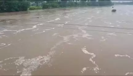 मंझोस और पायबीघा दोनों के बीच नदी का जलस्तर में वृद्धि हुई है बाढ़ आने की संभावना पूरी तरह बनी हुई है